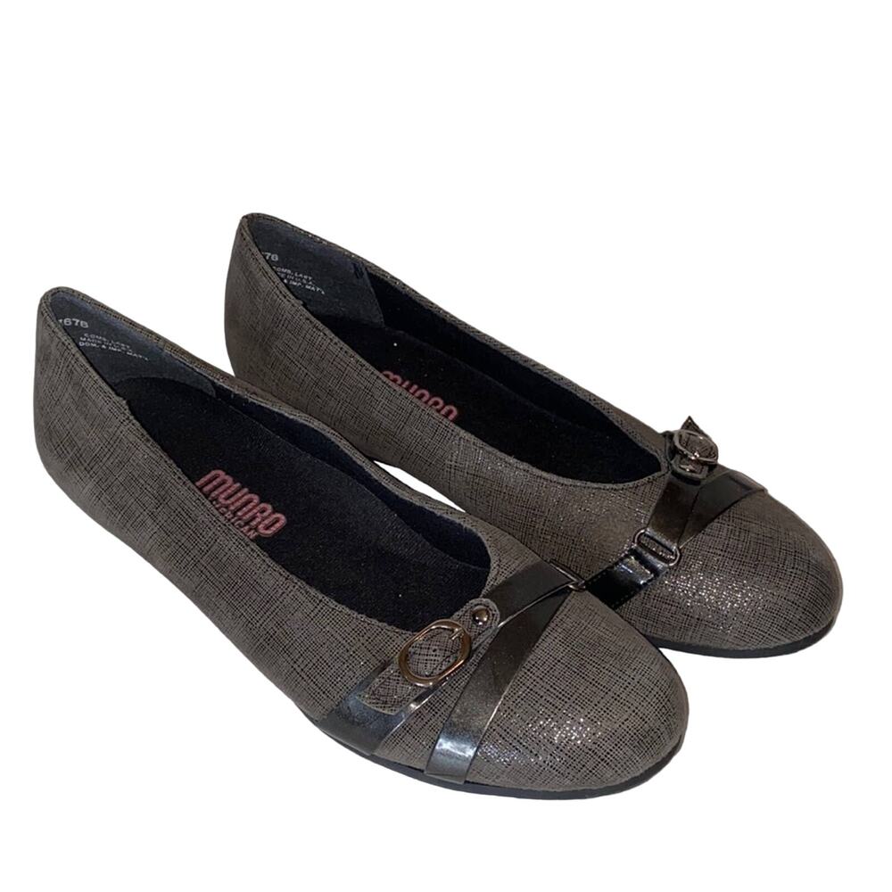 Munro Silver Buckle Flats 7.5 Like New